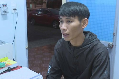 2 công an bị đâm khi dẹp lòng lề đường