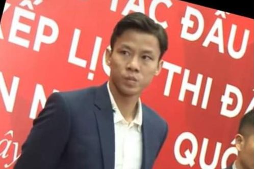 Quế Ngọc Hải và dàn cầu thủ bị WAGs đăng ảnh 'dìm hàng'