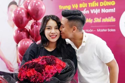 Vợ chồng Bùi Tiến Dũng đăng ảnh du lịch Hàn Quốc