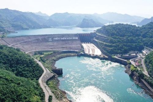Mực nước hồ Hòa Bình xuống thấp kỷ lục, cấp nước sạch sông Đà có khả năng bị ảnh hưởng