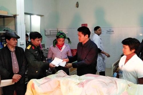 Sập tường lúc dỡ nhà, năm người tử vong