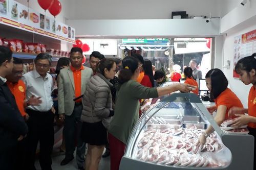 Khai trương điểm bán thực phẩm sạch và thịt heo tươi bình ổn giá