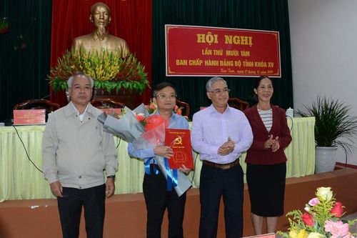 Triển khai quyết định của Ban Bí thư về công tác cán bộ