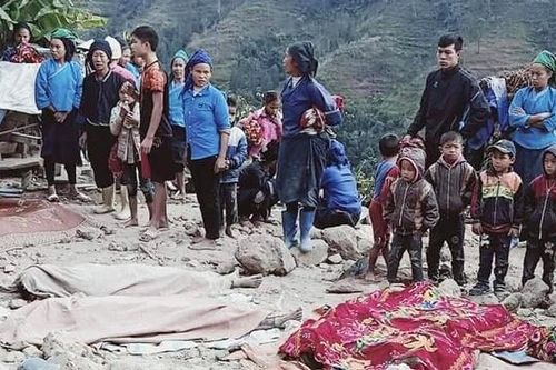 Hà Giang: Sập tường lúc dỡ nhà, 7 người thương vong