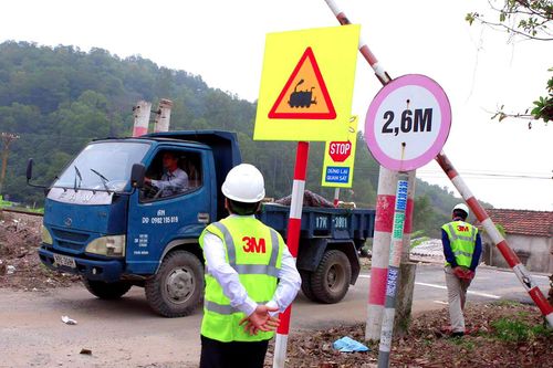 Giải pháp an toàn cho khu vực giao nhau với đường sắt bằng hệ thống cảnh báo của 3M