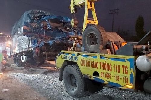 Va chạm liên hoàn trên QL1A, 4 người thương vong