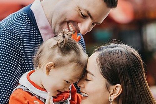 Gia đình Lan Phương sắm đồ Tết Tây