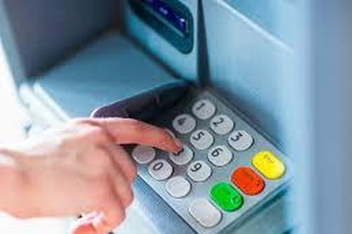Quảng Ngãi: Huyện miền núi trả lương qua thẻ ATM, hàng nghìn người gặp khó