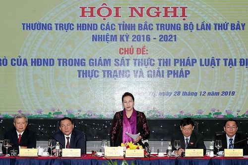 Chủ tịch QH Nguyễn Thị Kim Ngân dự hội nghị Thường trực HĐND các tỉnh Bắc Trung Bộ