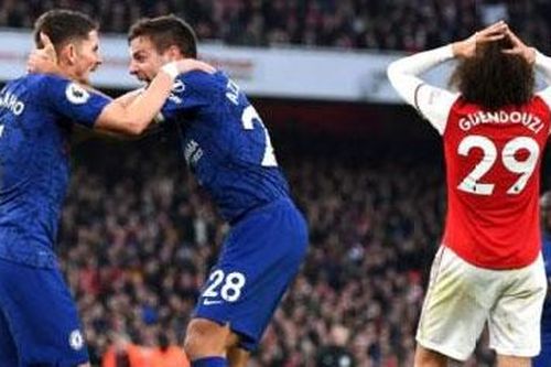 Arsenal thua đau Chelsea 1-2