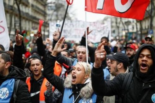 Paris: Người biểu tình đụng độ với cảnh sát