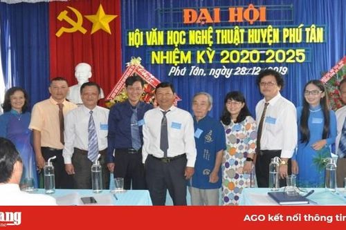 Đại hội Văn học Nghệ thuật huyện Phú Tân khóa 3
