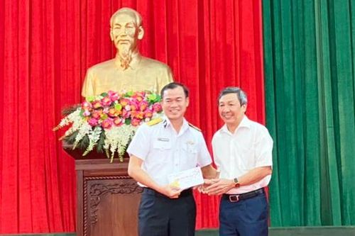 Thăm và chúc tết cán bộ, chiến sĩ và nhân dân vùng biển Tây Nam