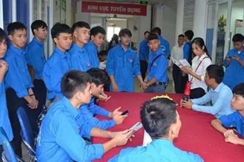'Nóng' thị trường lao động cuối năm