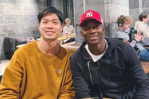 Công Phượng dạo phố, gặp gỡ bạn bè trước khi về nước