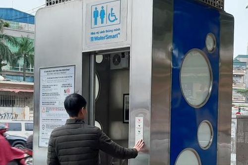 Nhà vệ sinh tự khử trùng, cảnh báo khi dùng quá 15 phút
