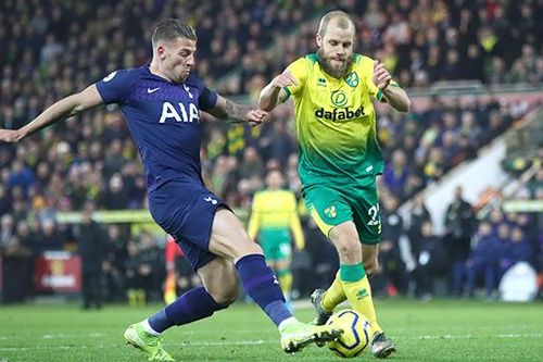 Tottenham lại 'toang' hàng thủ: Mourinho làm sao đây?