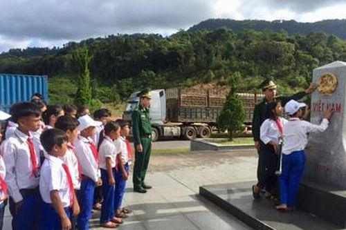 Mô hình 'Tiết học biên giới' của cán bộ, chiến sĩ biên phòng La Lay