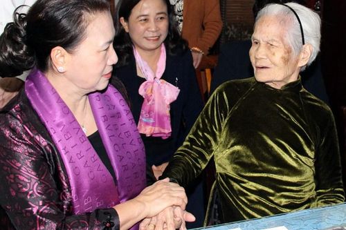 Chủ tịch Quốc hội Nguyễn Thị Kim Ngân thăm và làm việc tại Quảng Trị
