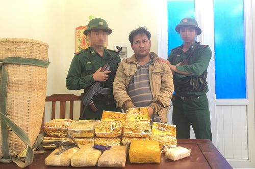 Bắt đối tượng người Lào, thu giữ 10kg ma túy đá và 20.000 viên ma túy tổng hợp