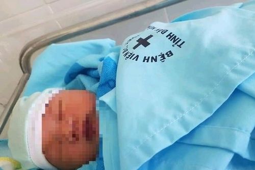 Bé trai sơ sinh nghi bị mẹ bỏ rơi trong bệnh viện