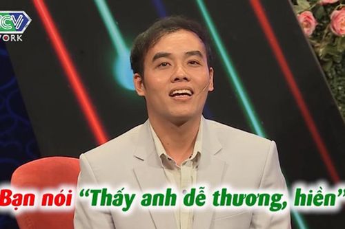 Ông chủ xưởng nhôm kính 'khoe' tài múa võ vẫn bị bạn gái từ chối phũ