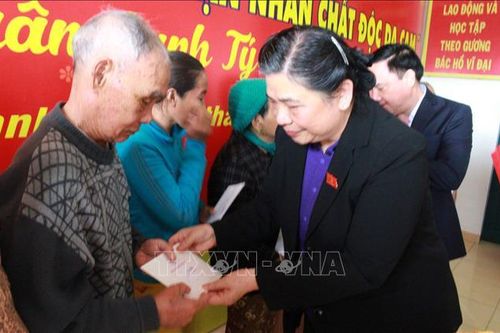 Phó Chủ tịch Quốc hội thăm và tặng quà gia đình chính sách tại Khánh Hòa