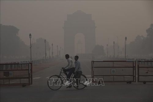 Hàng trăm chuyến bay bị hoãn, hủy tại New Delhi