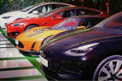 Tesla bàn giao những xe điện đầu tiên sản xuất tại Trung Quốc