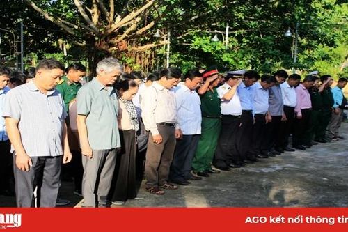 Thăm, chúc Tết cán bộ, chiến sĩ và nhân dân trên đảo Thổ Chu