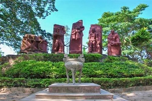 Nhà tù đế quốc với nhà thơ cách mạng