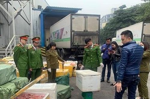 Ngăn chặn 2 xe container thực phẩm lậu 'xâm nhập' Hà Nội