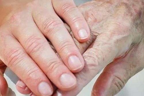 'Mẹ tôi qua đời vì bệnh ung thư, có 3 việc này khiến tôi ân hận cả đời'