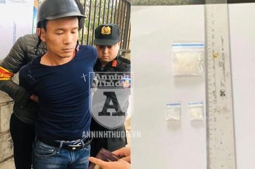 Tinh vi giấu ma túy trong vành mũ bảo hiểm, gã đàn ông vẫn không thoát