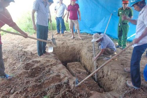 Khai quật tử thi nạn nhân bị đầu độc bằng trà sữa
