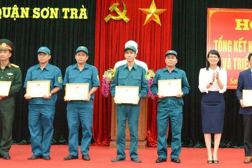 Khen thưởng 29 tập thể, cá nhân hoàn thành tốt công tác quốc phòng-quân sự
