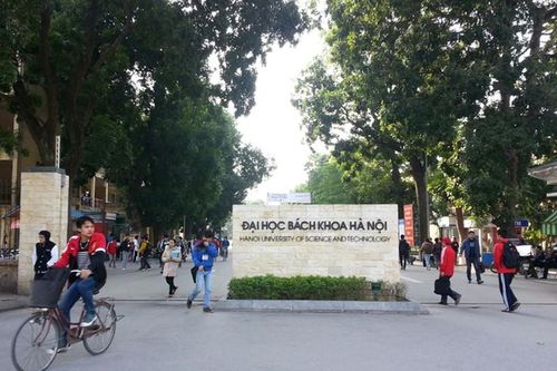 Đến ngày ra trường, bố mẹ mới biết con trai đã bị đuổi học