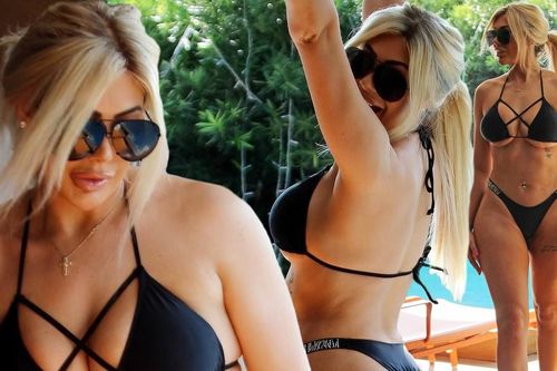 Sao 9x chuộng mốt hở bạo mặc bikini bé xíu, phô thân hình tròn đầy 'bốc lửa'