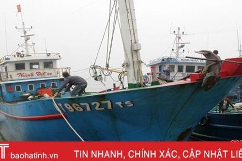 Ngư dân Hà Tĩnh bám biển, đón tết giữa khơi xa