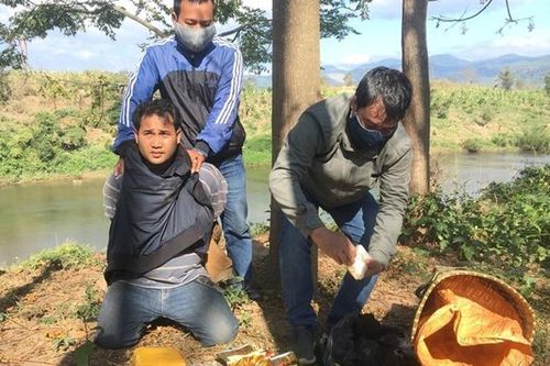 Bắt đối tượng người Lào vận chuyển ma túy 10kg ma túy đá và 20.000 viên ma túy tổng hợp từ Lào vào Việt Nam