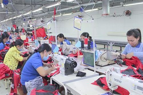 Đẩy mạnh các phong trào thi đua trong công nhân viên chức, lao động