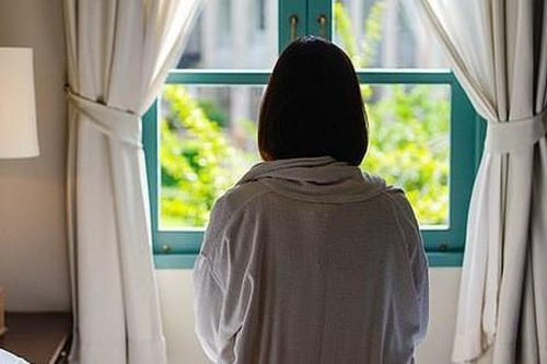 Người đàn bà độc ác lợi dụng con gái 19 tuổi bị chậm phát triển để tống tiền trăm triệu từ nhiều người đàn ông