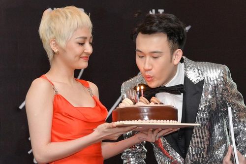 Bảo Anh tặng bánh kem, tổ chức sinh nhật bất ngờ cho Dương Triệu Vũ