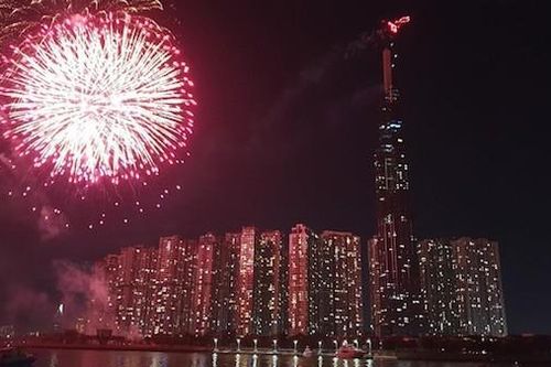 TP Hồ Chí Minh: Rực sáng pháo hoa chào năm mới 2020