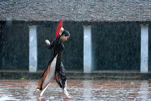Hội họa kể 'Chuyện áo dài'