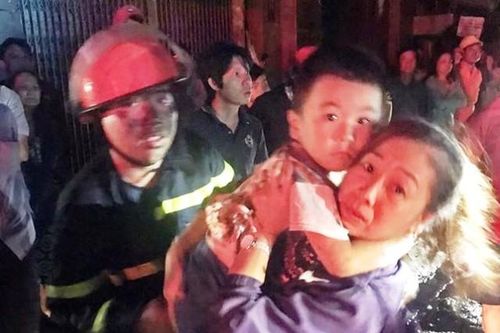 Khánh Hòa: Cháy tiệm áo cưới ngày đầu năm, 3 người may mắn thoát chết