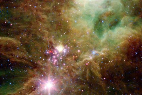 Kính viễn vọng không gian của NASA chụp được hình ảnh những bông tuyết vũ trụ