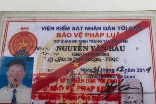 Trình thẻ phóng viên giả để 'xin xỏ' lỗi vi phạm giao thông