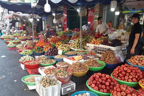 Tiểu thương 'méo mặt' vì hàng hóa ế ẩm dịp Tết Dương lịch