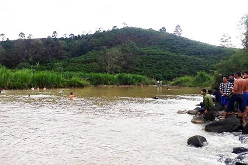 Hai chị em ruột chết đuối khi tắm hồ ở Lâm Đồng